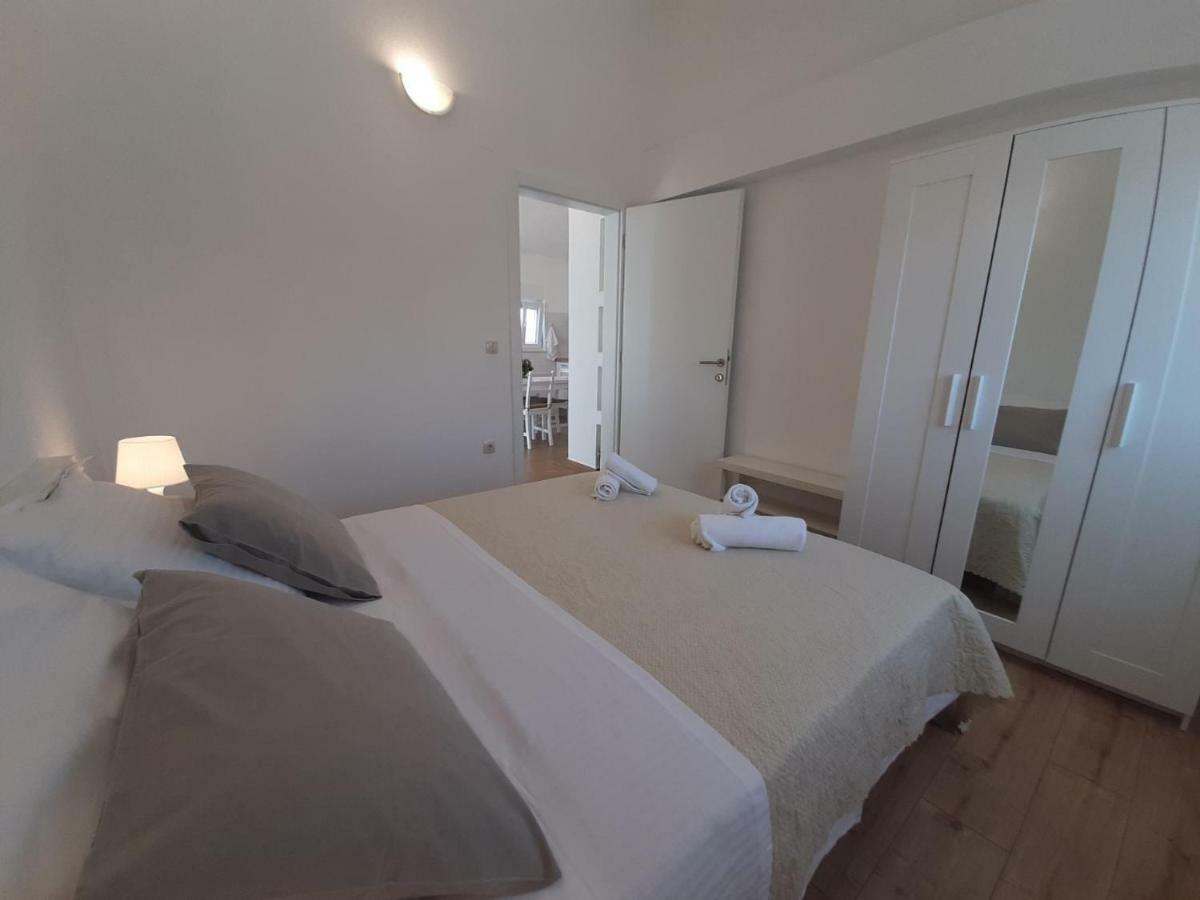 Apartman S Pogledom Ždrelac Eksteriør billede